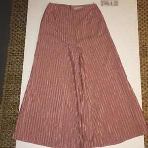 Never worn Wide leg pant w/ back zipper